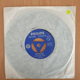 The Jumping Jewels, Johnny Lion – C'M On Everybody - Twist / Bonnie Rock - 7" Record - Very-Good+ Quality (VG+) (verygoodplus) (DLB)