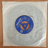 The Jumping Jewels, Johnny Lion – C'M On Everybody - Twist / Bonnie Rock - 7" Record - Very-Good+ Quality (VG+) (verygoodplus) (DLB)