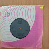 Carl Douglas – Kung Fu Fighting - 7" Record - Very-Good+ Quality (VG+) (verygoodplus7) (DLB)