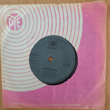 Carl Douglas – Kung Fu Fighting - 7" Record - Very-Good+ Quality (VG+) (verygoodplus7) (DLB)