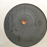 Carl Douglas  – Kung Fu Fighting (Rhodesia) - Vinyl 7" Record - Very-Good+ Quality (VG+) (verygoodplus)